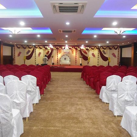 Rr Inn Palayankottai Bagian luar foto