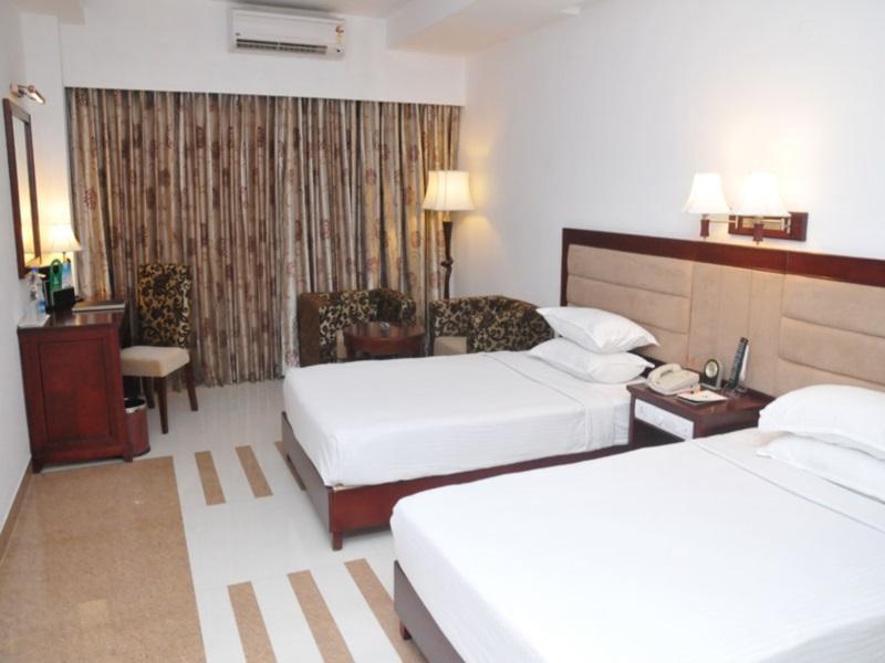 Rr Inn Palayankottai Bagian luar foto