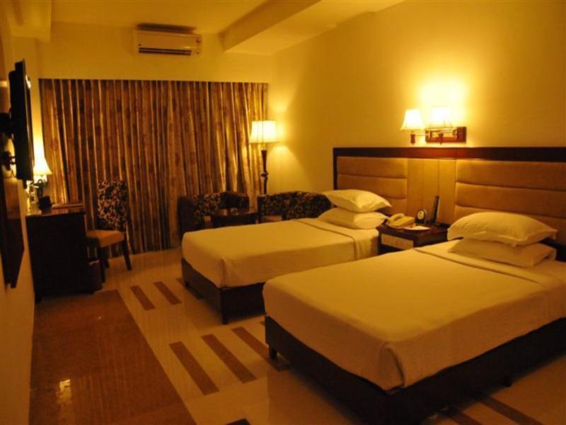 Rr Inn Palayankottai Bagian luar foto