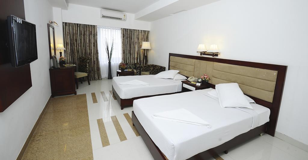 Rr Inn Palayankottai Bagian luar foto