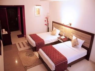 Rr Inn Palayankottai Bagian luar foto