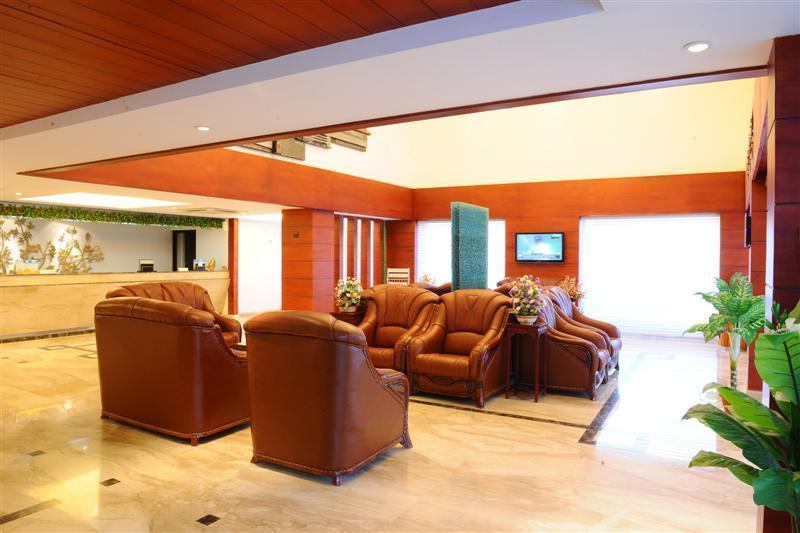 Rr Inn Palayankottai Bagian luar foto